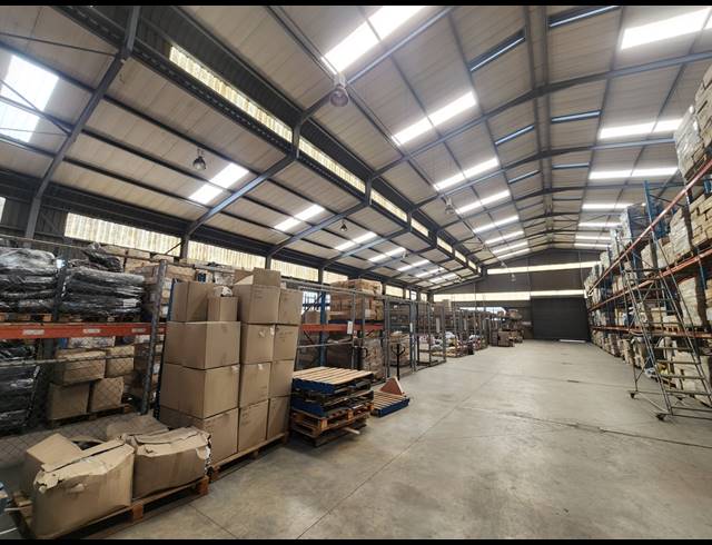7,726M² WAREHOUSE TO LET IN MEADOWDALE